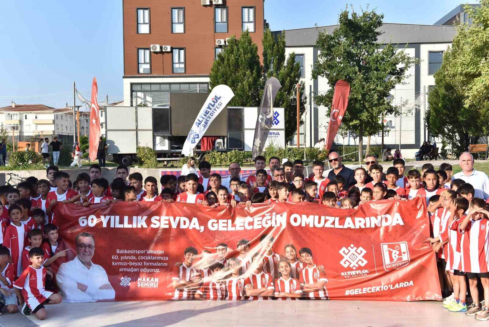 100 bin forma kampanyasına Altıeylül’den anlamlı destek
