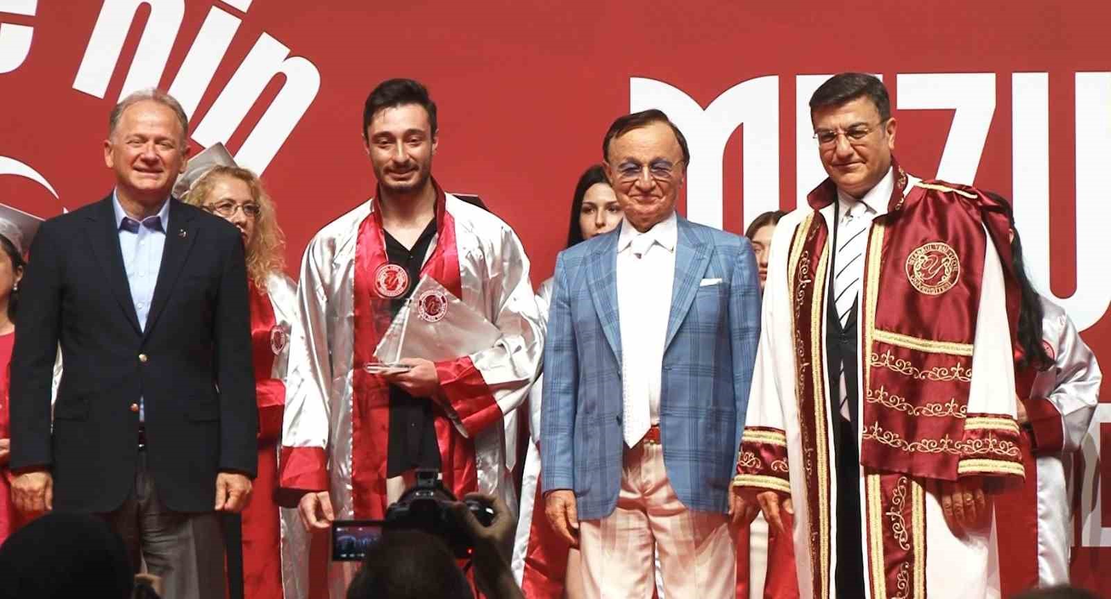 115 ülkeden öğrencisi bulunan üniversitede 3 bin 40 mezun sevinci
