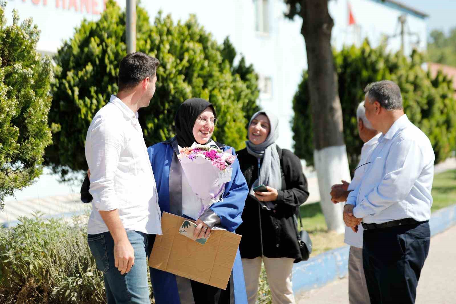 12 yaşında okulu bıraktı, 54 yaşında üniversiteyi bitirdi
