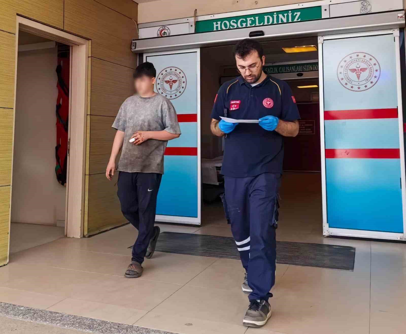 16 yaşındaki gencin parmağı koptu

