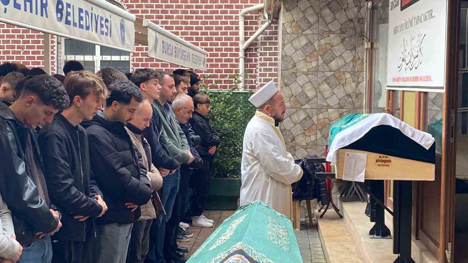 18 yaşındaki genç gözyaşları arasında toprağa verildi
