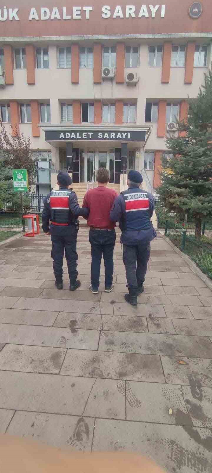 2 yıl 1 ay hapis cezası olan şahıs tutuklandı

