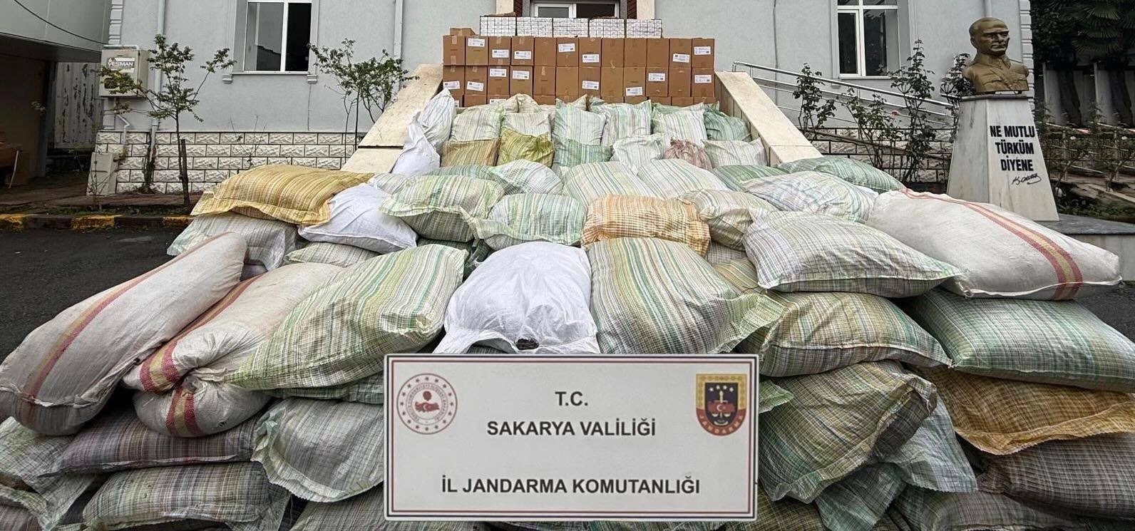 3 milyon liralık kaçak ürün ele geçirildi: 1 gözaltı
