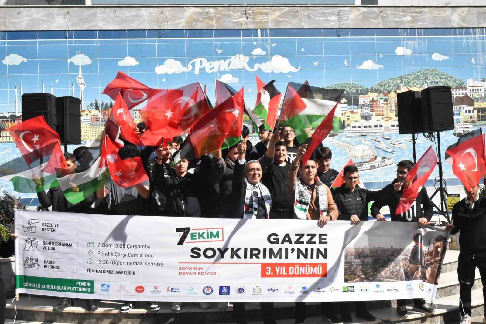 7 Ekim’de başlayan Gazze soykırımının 3’üncü yıl dönümü Pendik’te anıldı
