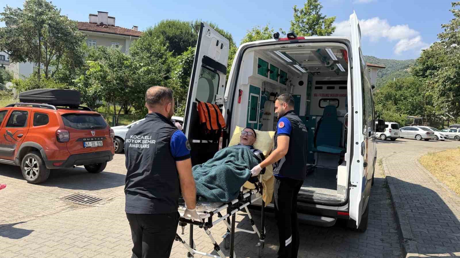 90 personel ve 28 ambulansla 7 gün 24 saat hasta nakil hizmeti
