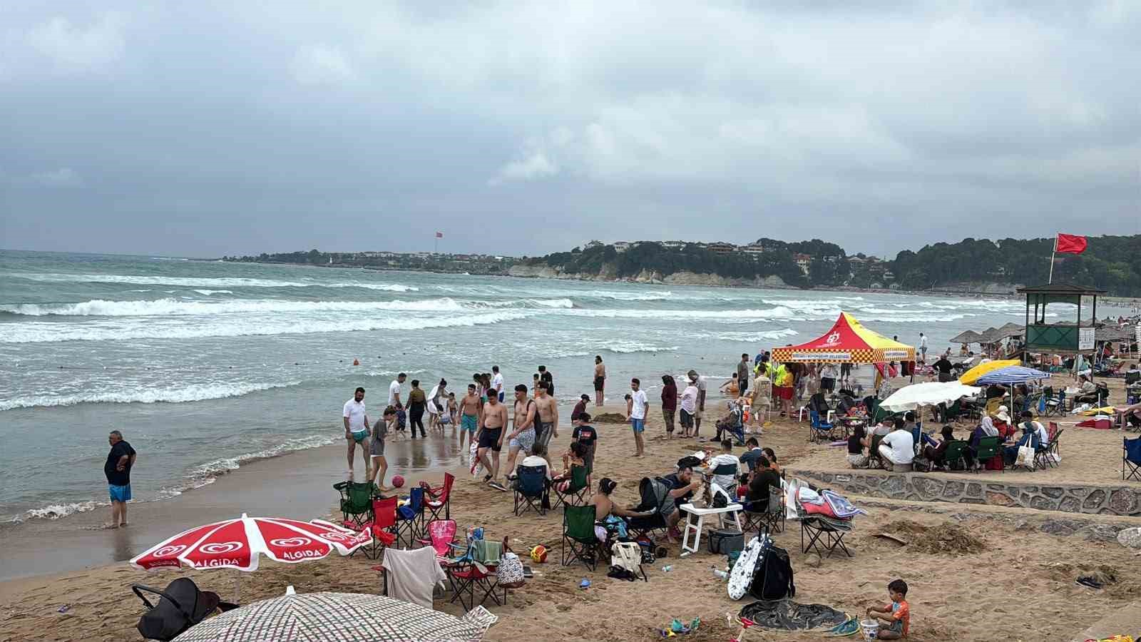 Ablasını kurtarmak için denize giren 19 yaşındaki genç hayatını kaybetti
