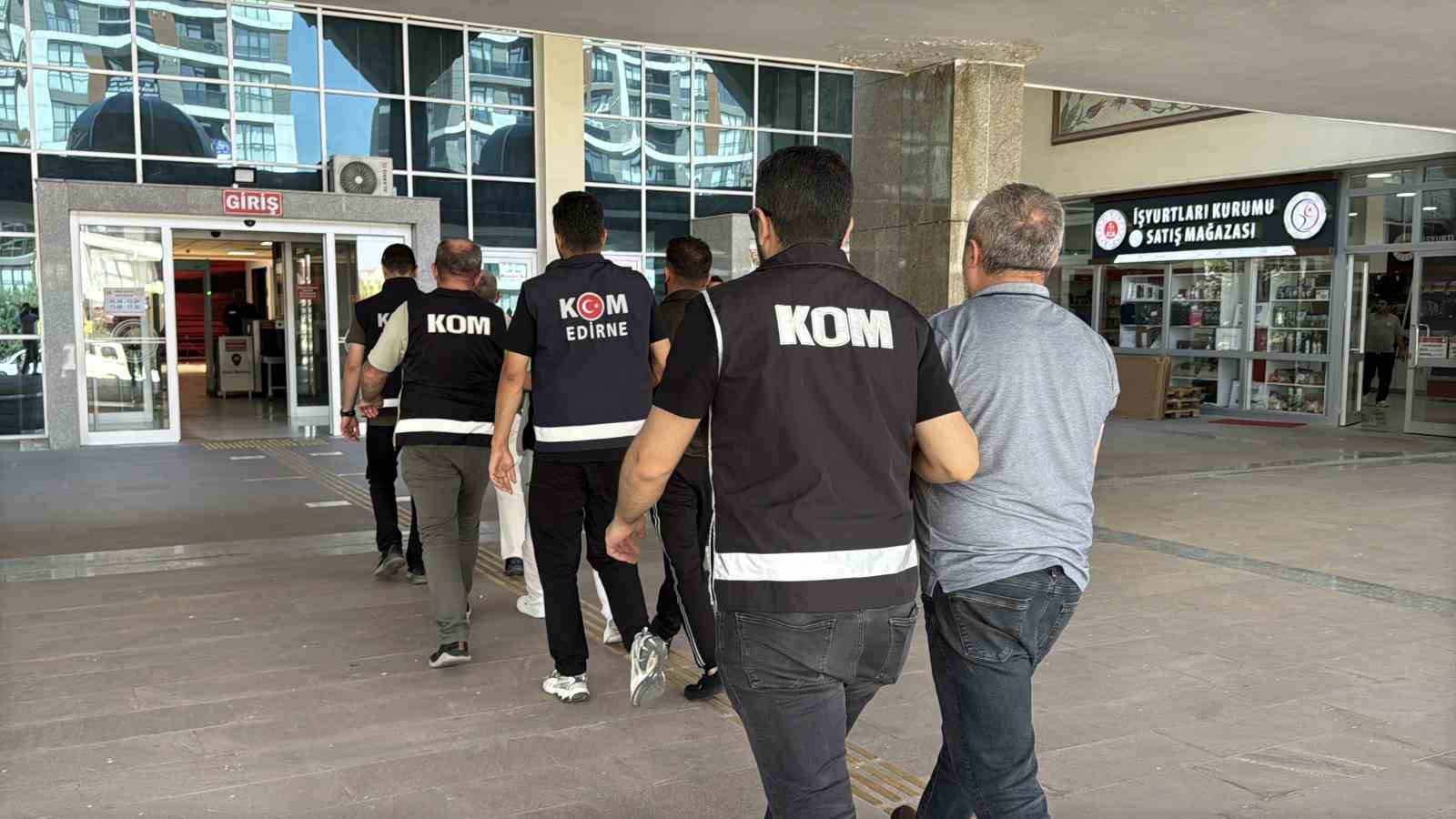 Adliyeye sevk edilen şüphelilerin rahat tavırları ve sözleri dikkat çekti
