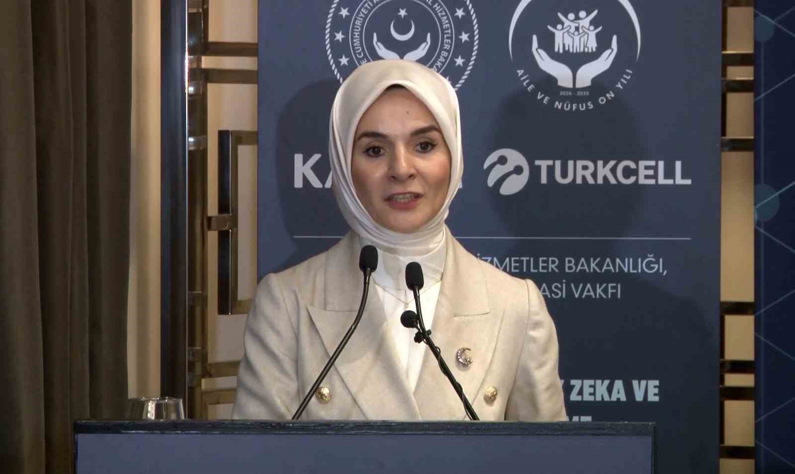 Aile ve Sosyal Hizmetler Bakanı Göktaş: "Kadınları dijital dünyanın risklerine karşı koruyan stratejik bir adım atıyoruz"
