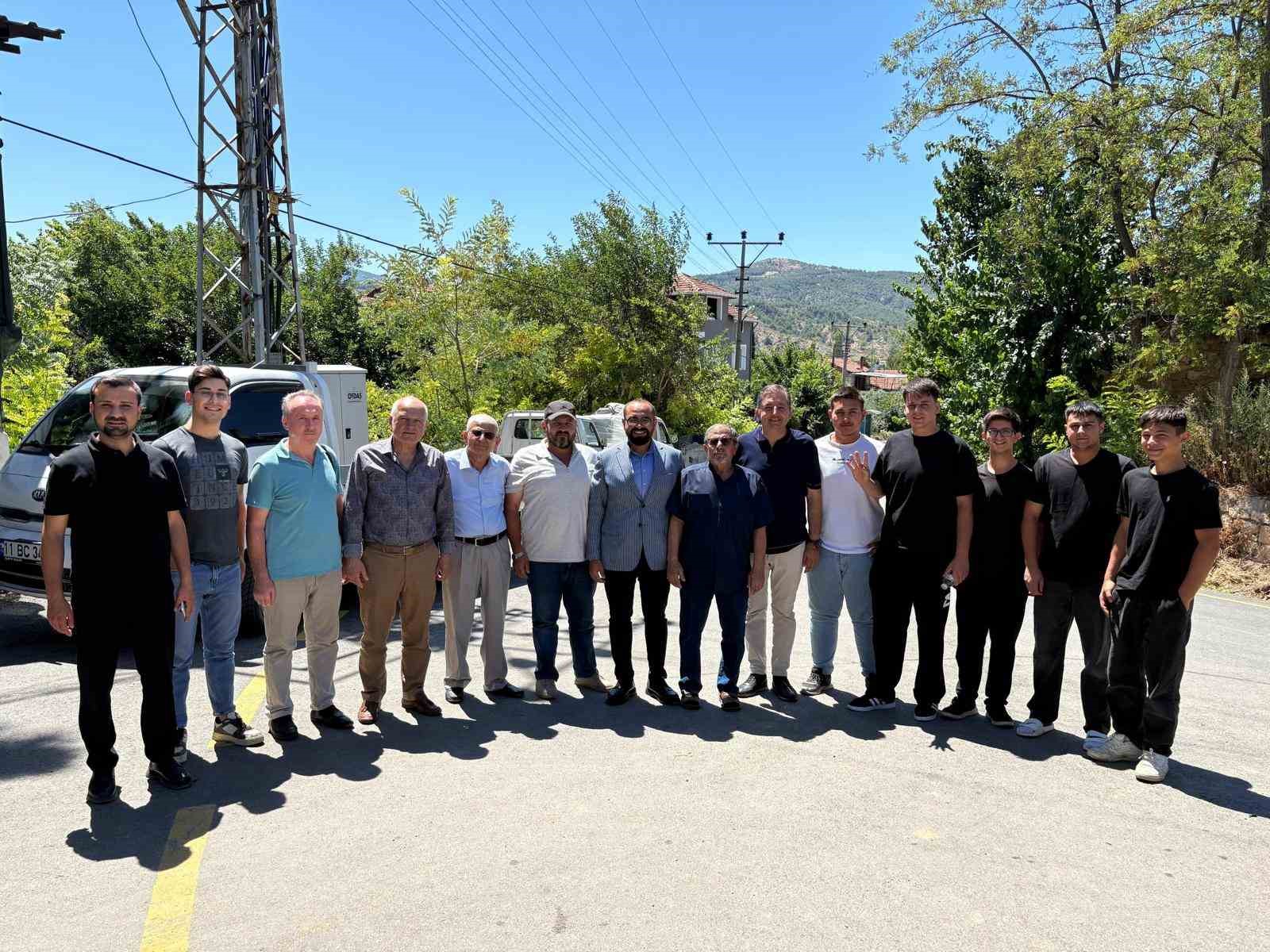 AK Parti Merkez İlçe Teşkilatı Yeniköy’de vatandaşlarla buluştu
