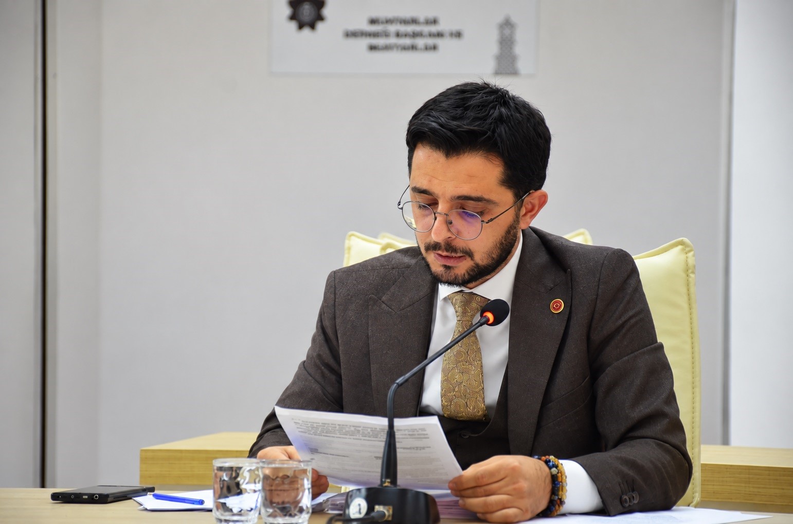 AK Parti sordu, "Çınarlar Mevkiindeki lağım kokusu ne zaman bitecek"
