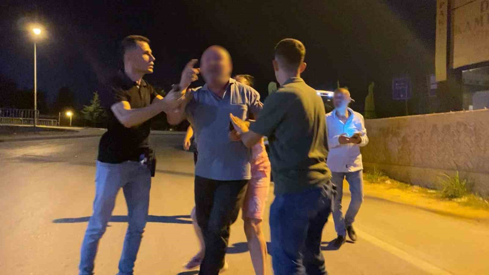 Alkollü sürücü gazeteciye mermer taşı fırlattı
