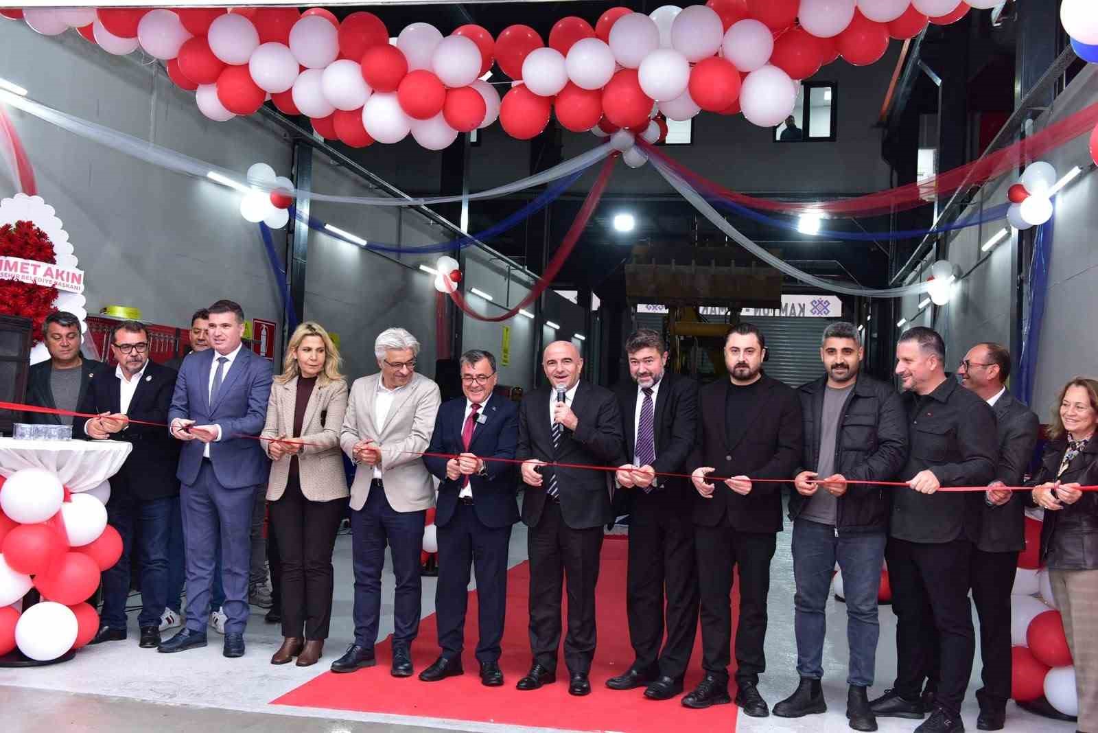 Altıeylül Belediyesi’nin araç bakım ve onarım tesisi hizmete açıldı
