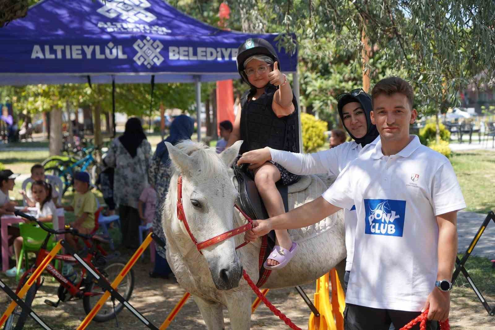 Altıeylül’de minikler midilli atlarla tanıştı
