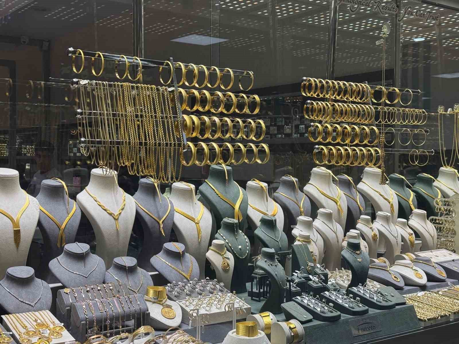 Altındaki sert düşüş vatandaşı küstürdü: Yatırımcı beklemede
