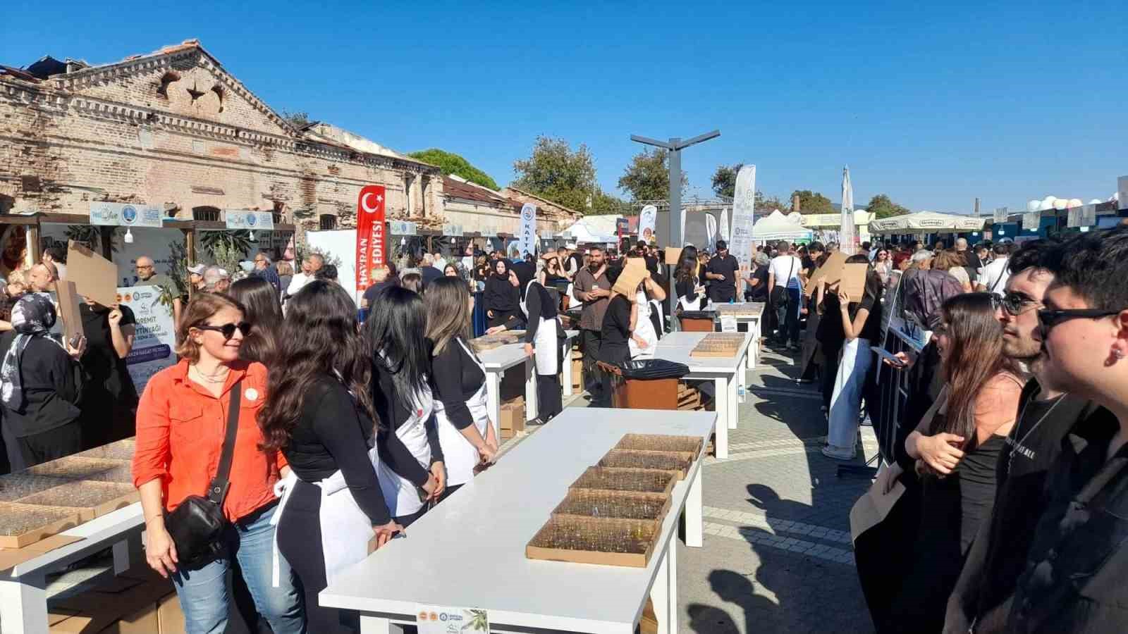 Altınoluk MYO öğrencilerine Guinness rekoru teşekkürü
