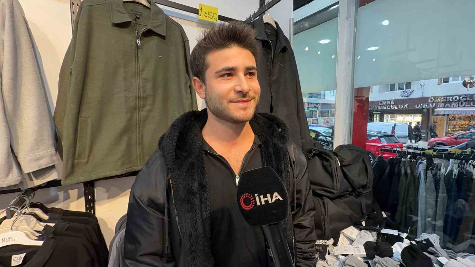 Arnavutköy’de bir şahıs küçük çocukla girdiği mağazadan kıyafet çaldı
