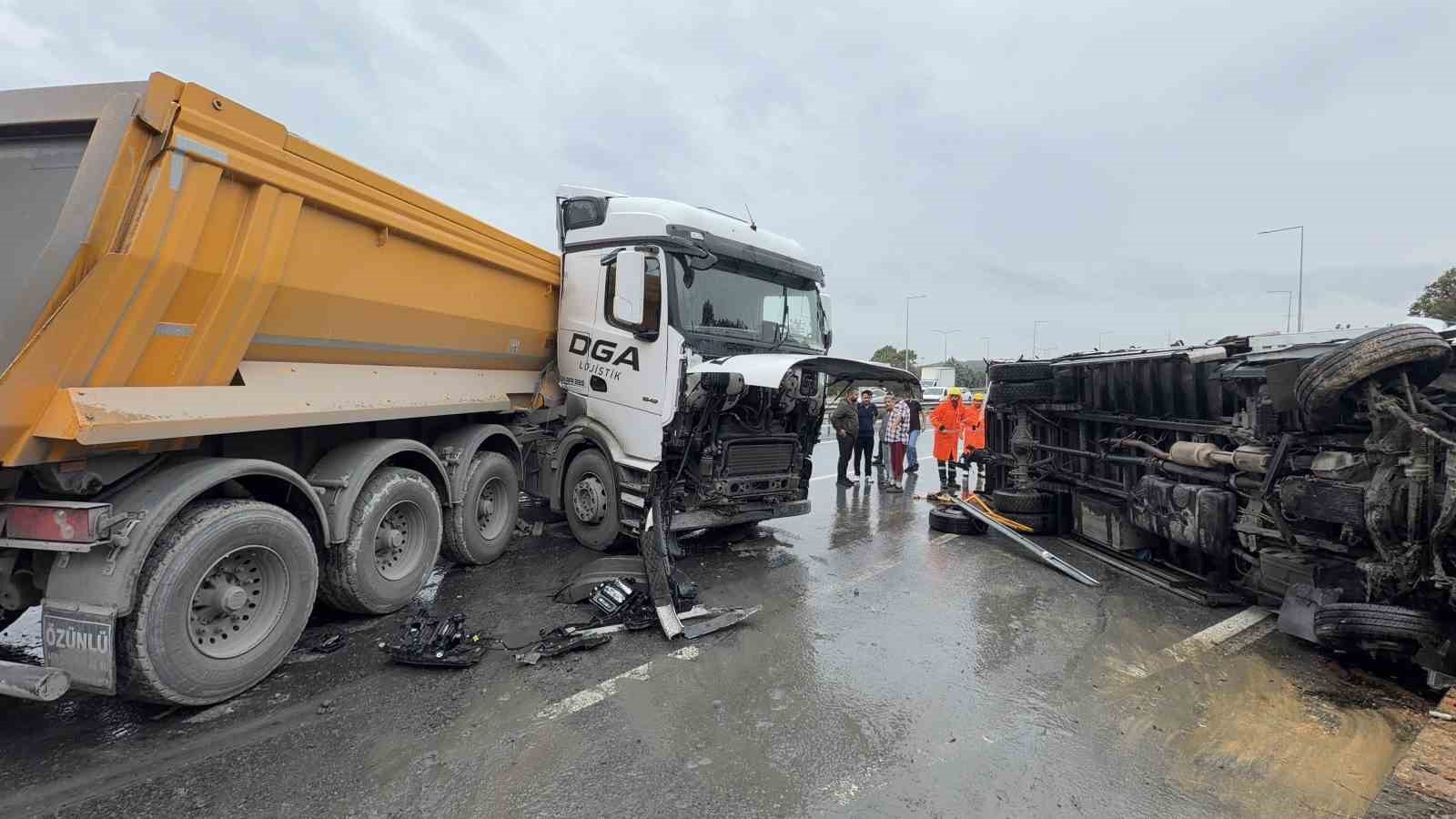 Arnavutköy’de yağışlı havada kaza: 2 yaralı

