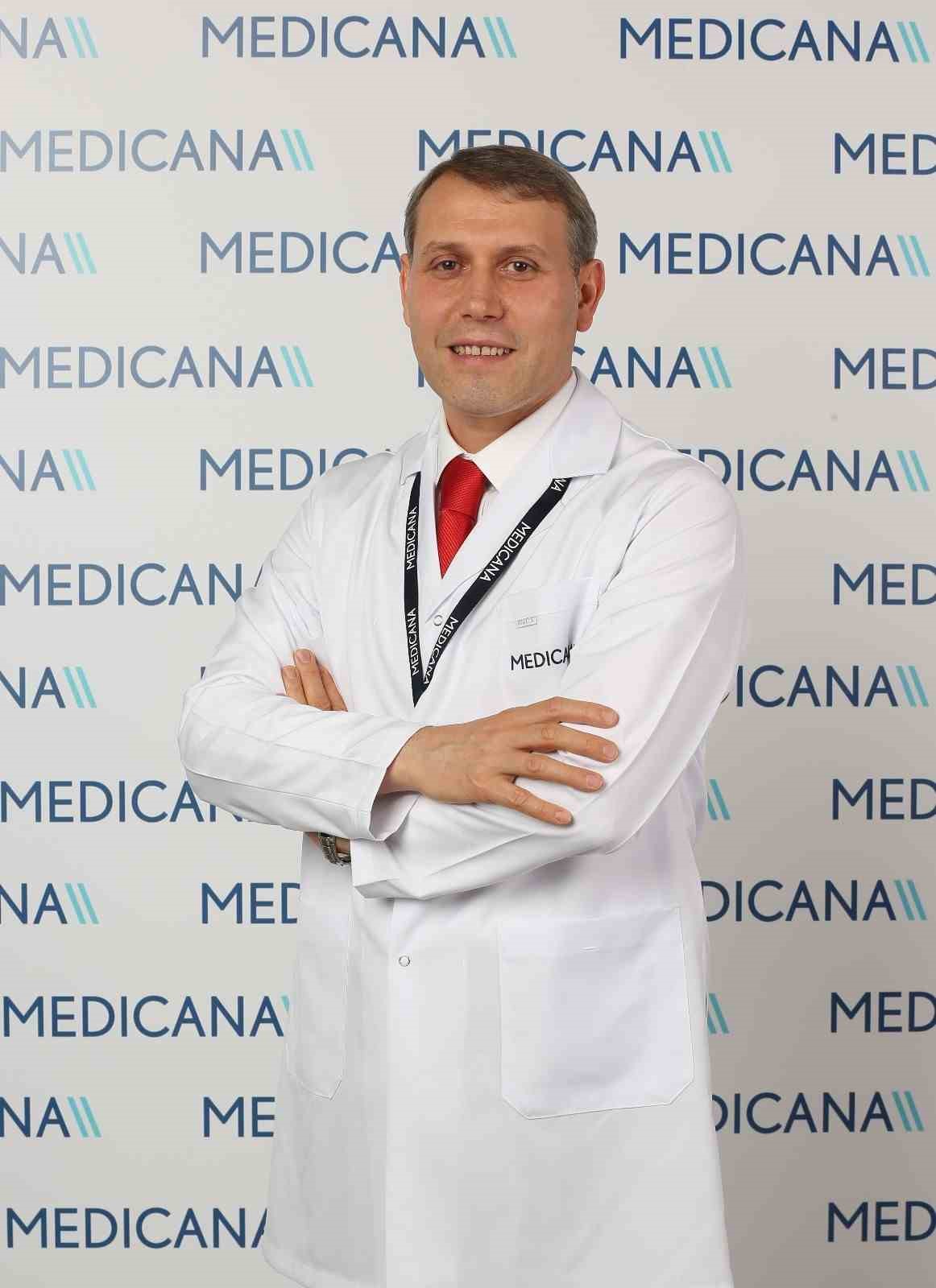 Aşırı el ve koltuk altı terlemesi hayat kalitesini düşürüyor
