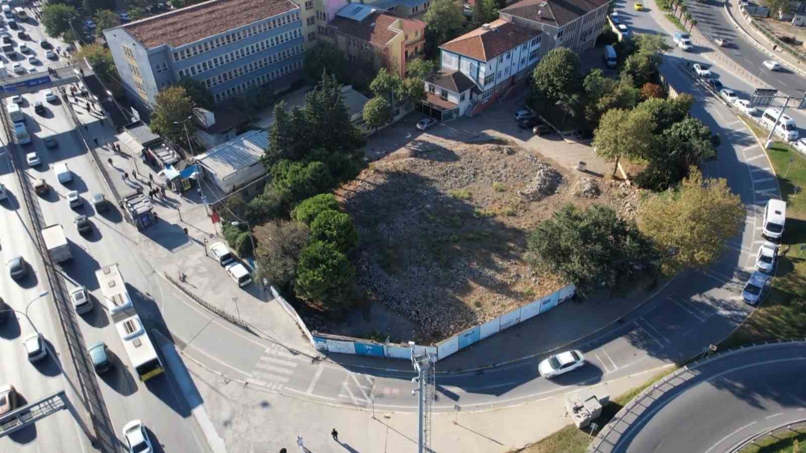 Avcılar’da 2019 depreminde hasar aldığı gerekçesiyle İBB tarafından yıktırılan Hacı Ahmet Tükenmez Camii 7 yıldır yapılmadı
