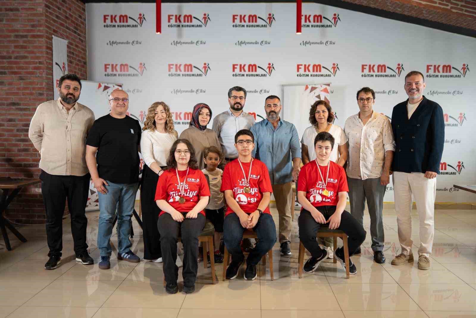 Aynı kurumdan 3 Türkiye birincisi çıktı
