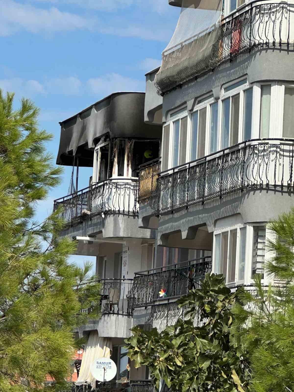 Ayvalık’ta kızgın yağa su dökülünce yangın çıktı
