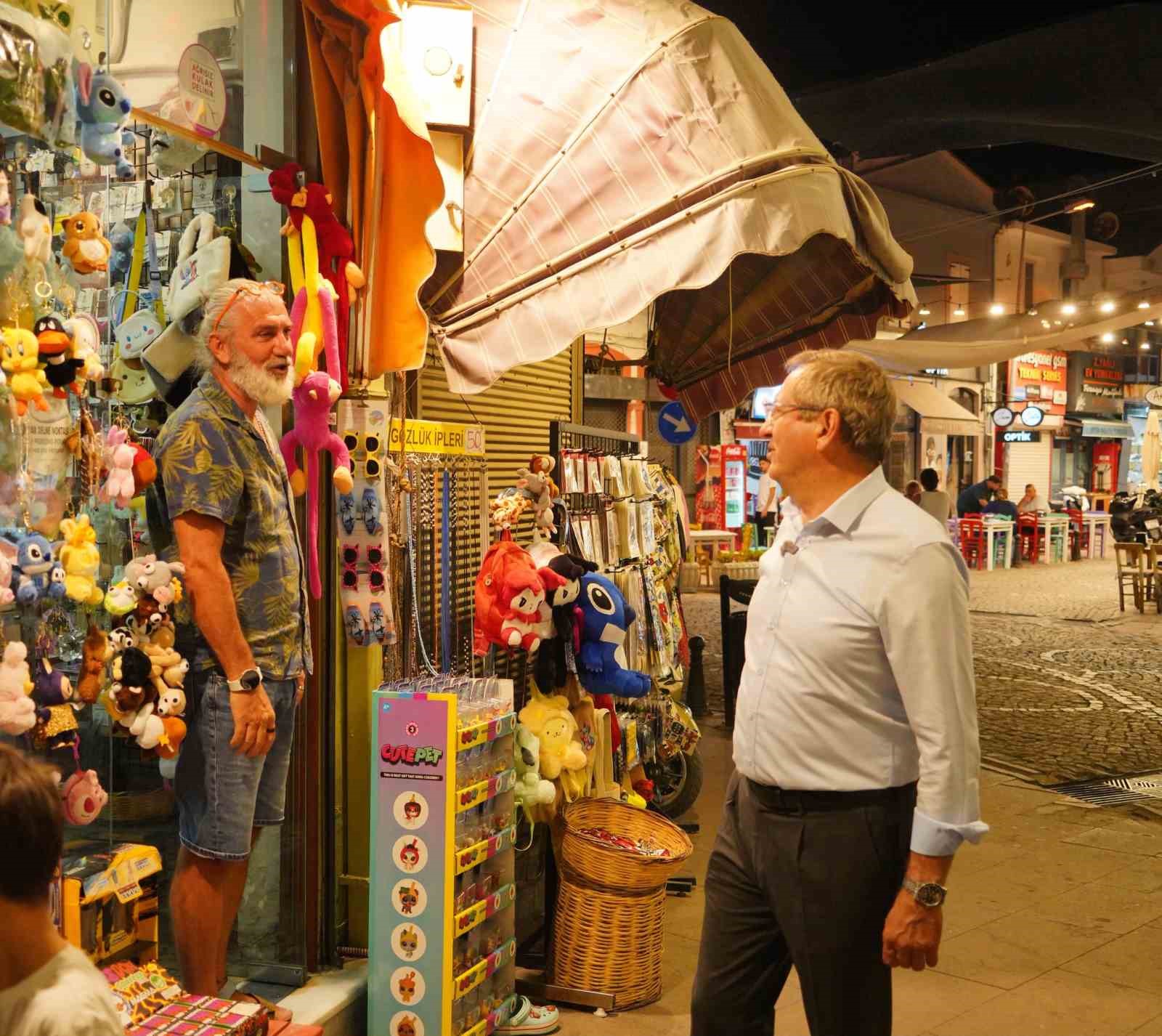 Ayvalık’ta Üretici ve El Emeği Pazarı yaz akşamlarına renk katıyor
