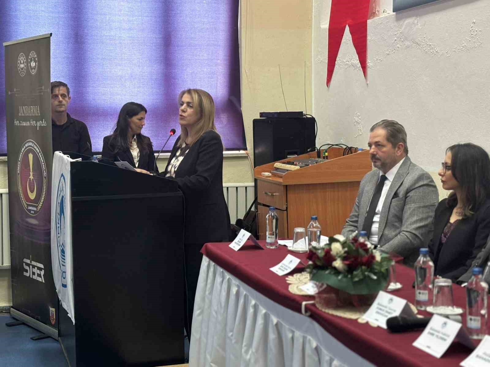 Babaeski’de yasa dışı bahis ve IBAN dolandırıcılığına yönelik panel gerçekleştirildi
