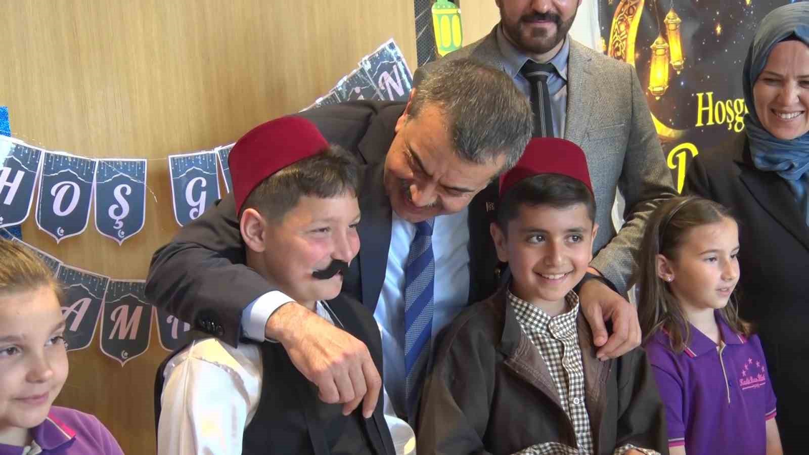 Bakan Tekin: "Milli şuurumuz, milli bilincimiz her daim zinde olmalı"
