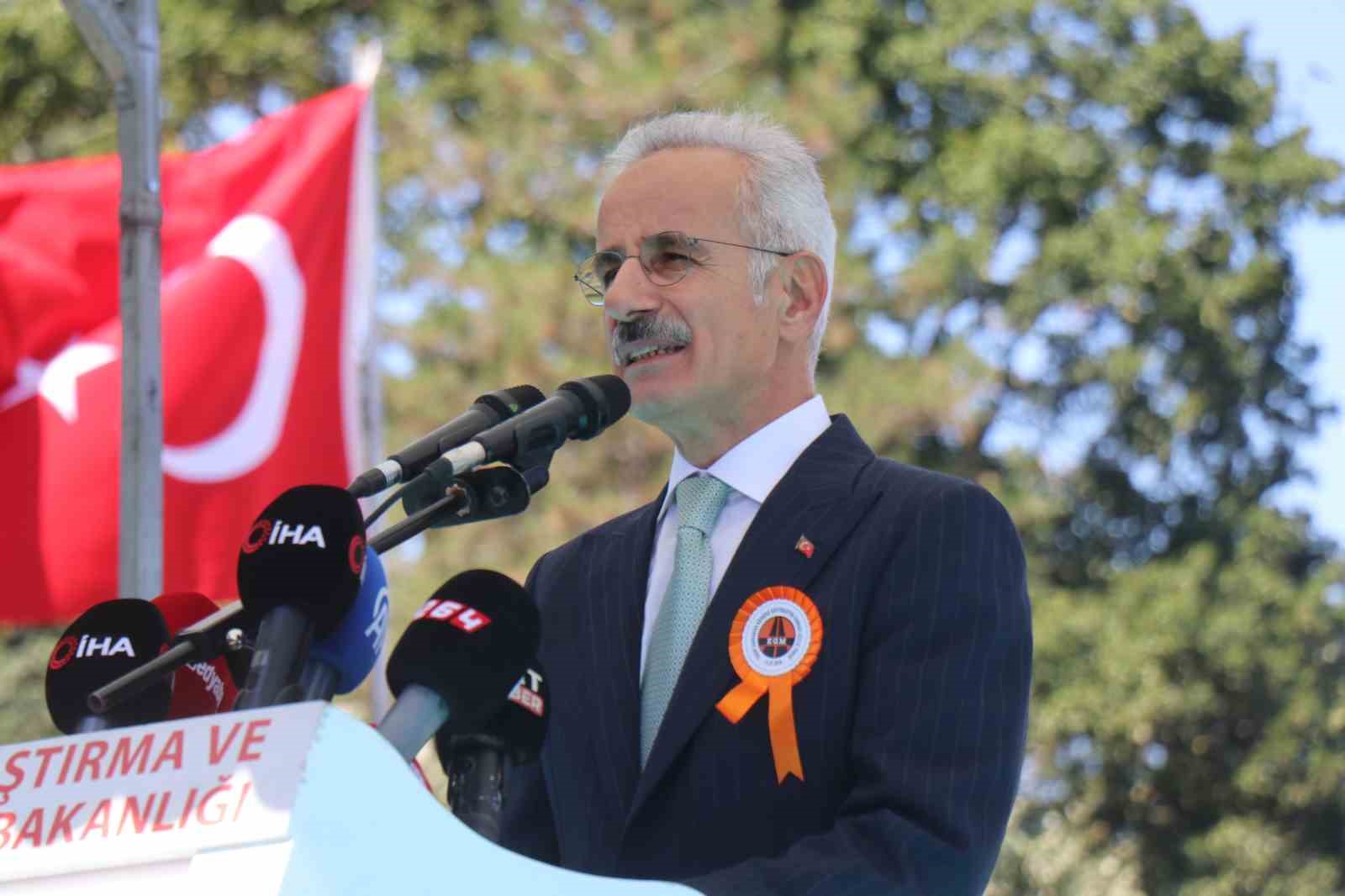 Bakan Uraloğlu: "Ayasofya ile yaşıt 1500 yıllık Sangarios Köprüsü’nü şehrimizin simgesi olarak yeniden canlandırdık"

