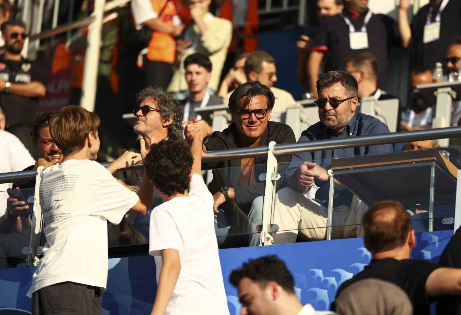 Bakan Uraloğlu, Kasımpaşa - Trabzonspor maçını takip etti
