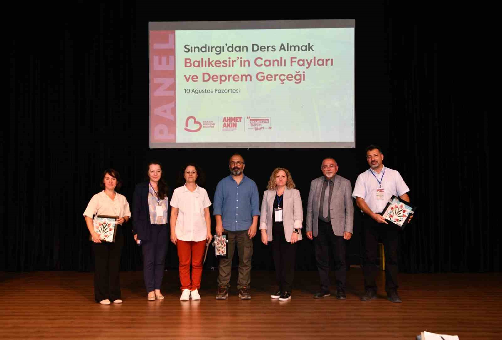 Balıkesir Büyükşehir, Sındırgı depreminden ders alıyor
