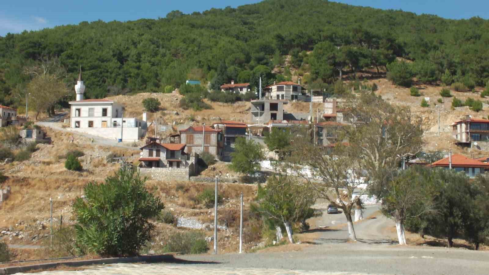 Balıkesir Edremit’te terkedilen Kavurmacılar köyü cazibe merkezi haline geldi

