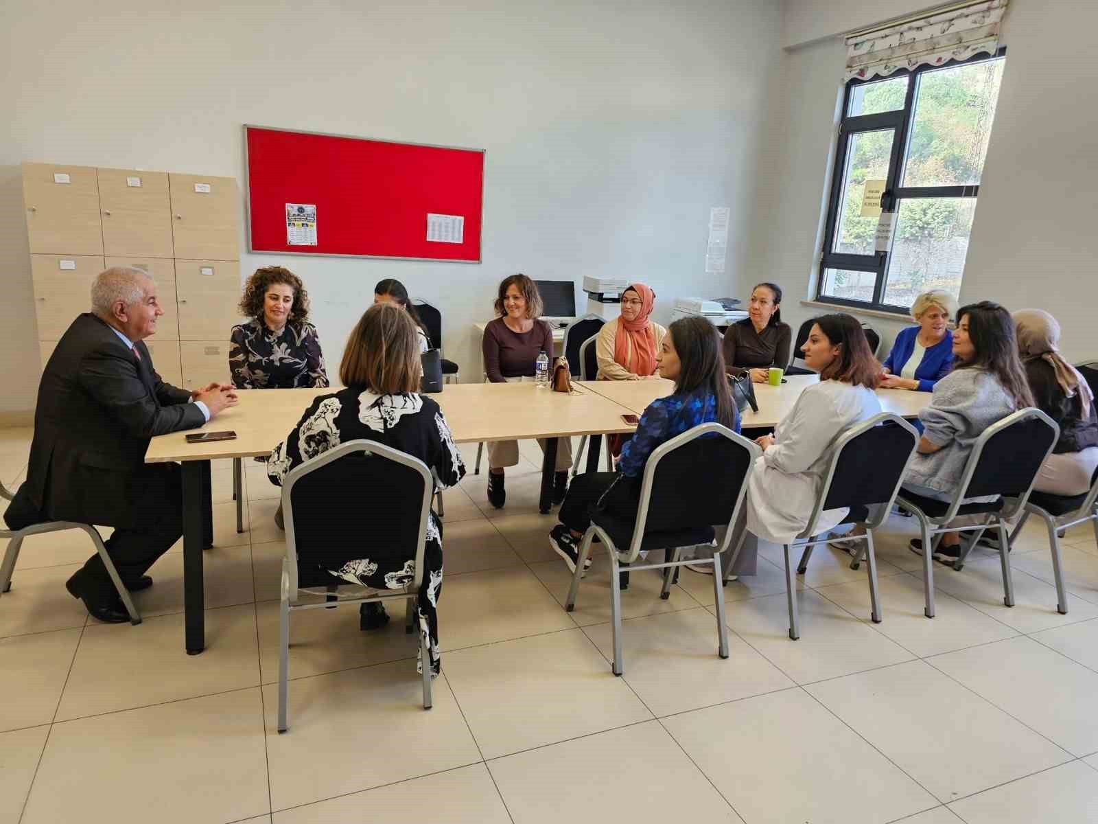 Balıkesir Milli Eğitim Müdürü Kal, öğretmenleri dinledi

