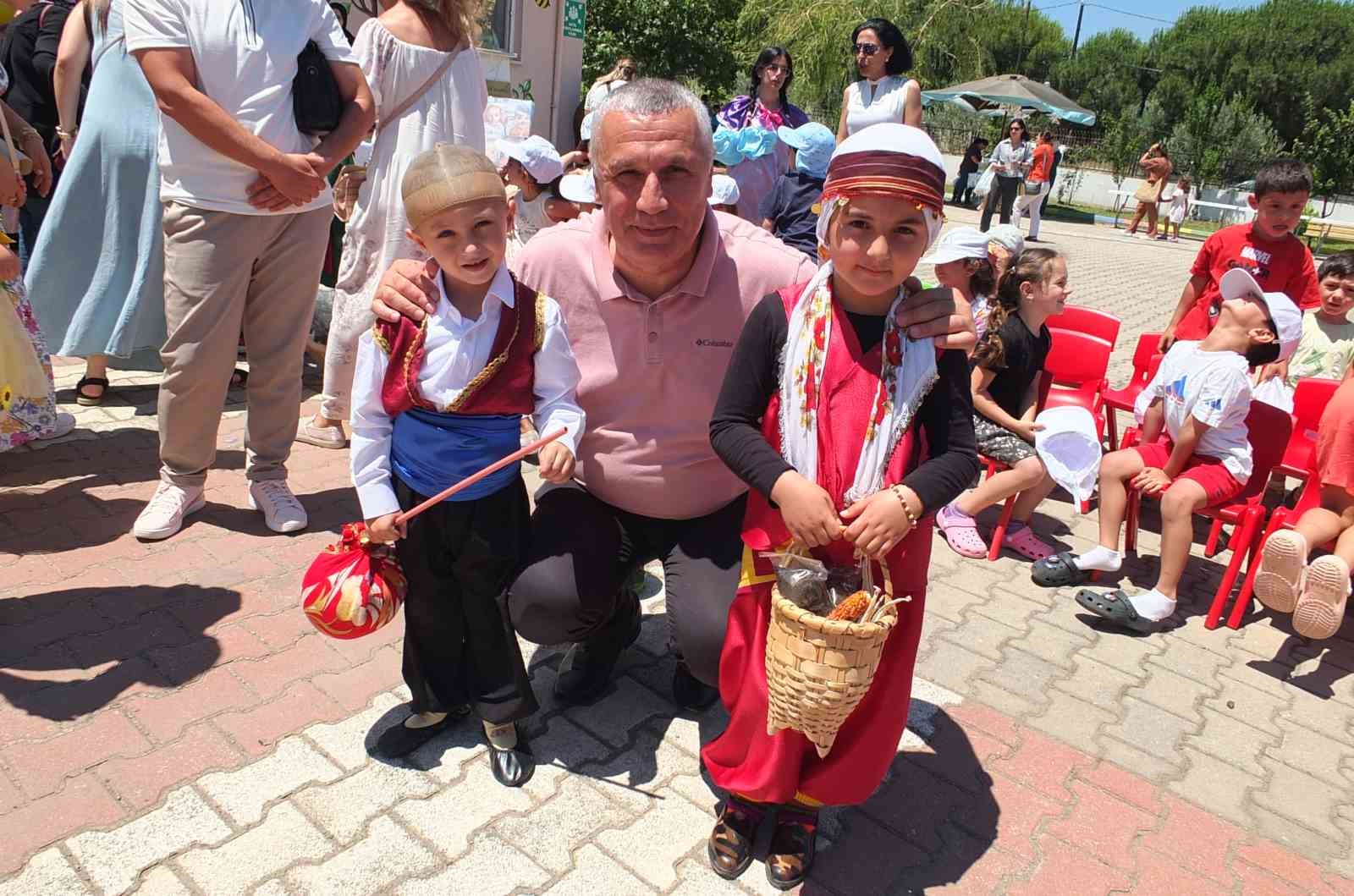 Balıkesir’de miniklerin geri dönüşüm defilesi ilgi gördü
