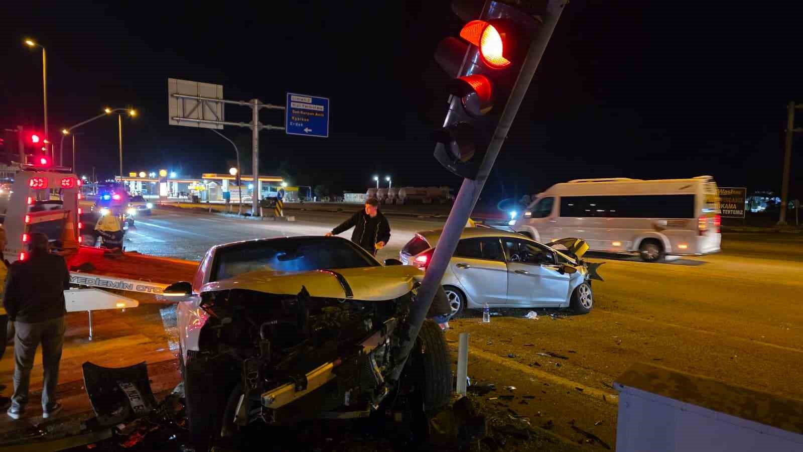 Bandırma Hastane Kavşağı’nda trafik kazası: 3 yaralı
