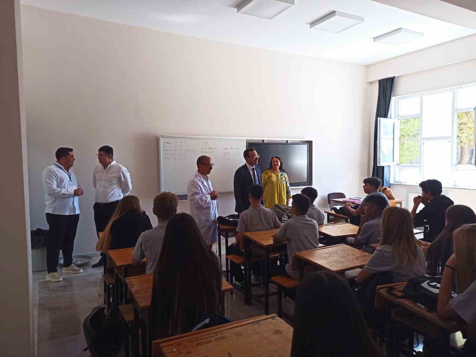 Bandırma’da iki okul yeni binalarında eğitime başladı
