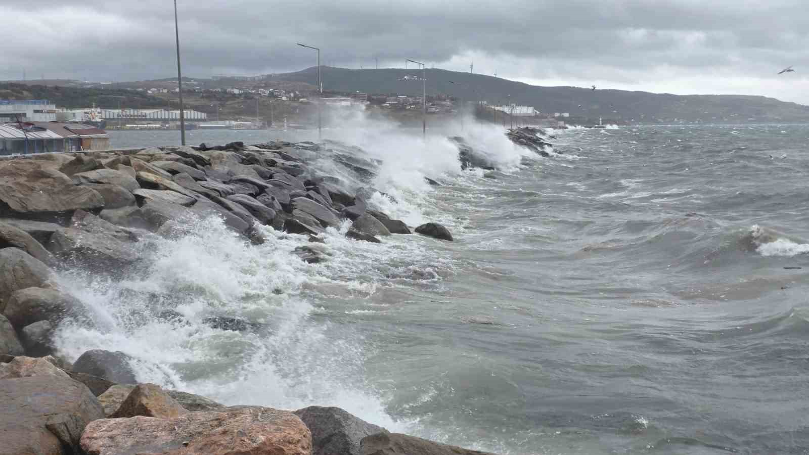 Bandırma’da yağış miktarı 47,8’e ulaştı Erdek ve Gönen’de de etkili oldu
