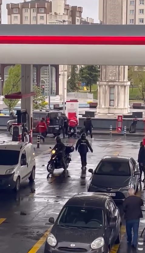 Başakşehir’de akaryakıt istasyonunda tekmeli yumruklu kavga

