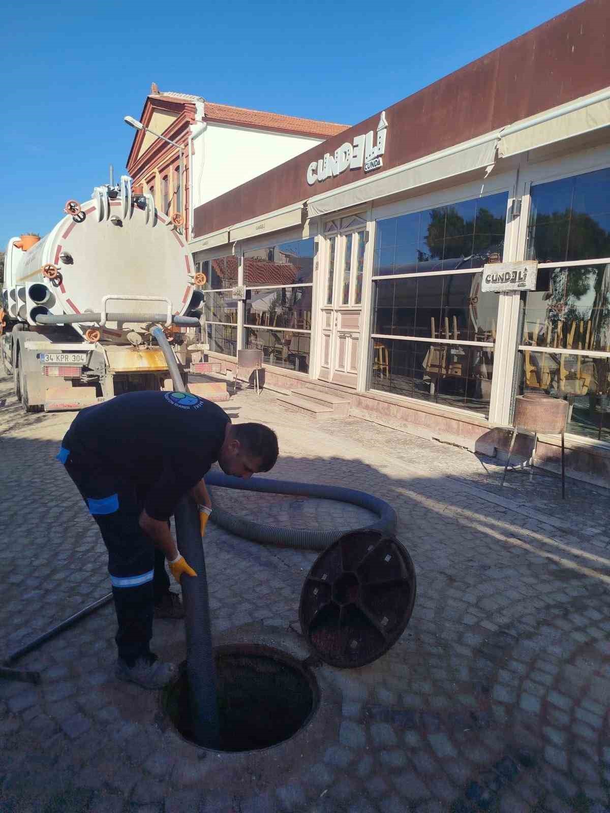 BASKİ’’den Ayvalık’ta kanalizasyon temizliği
