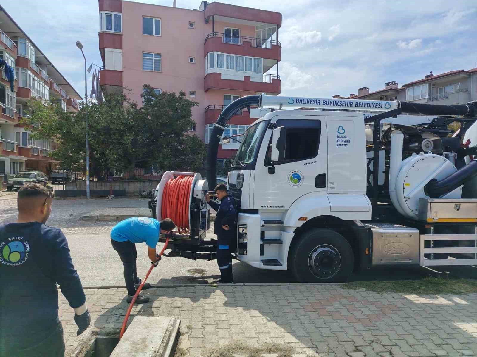 BASKİ’nin yeni kanal açma araçları Ayvalık’ta hizmete başladı
