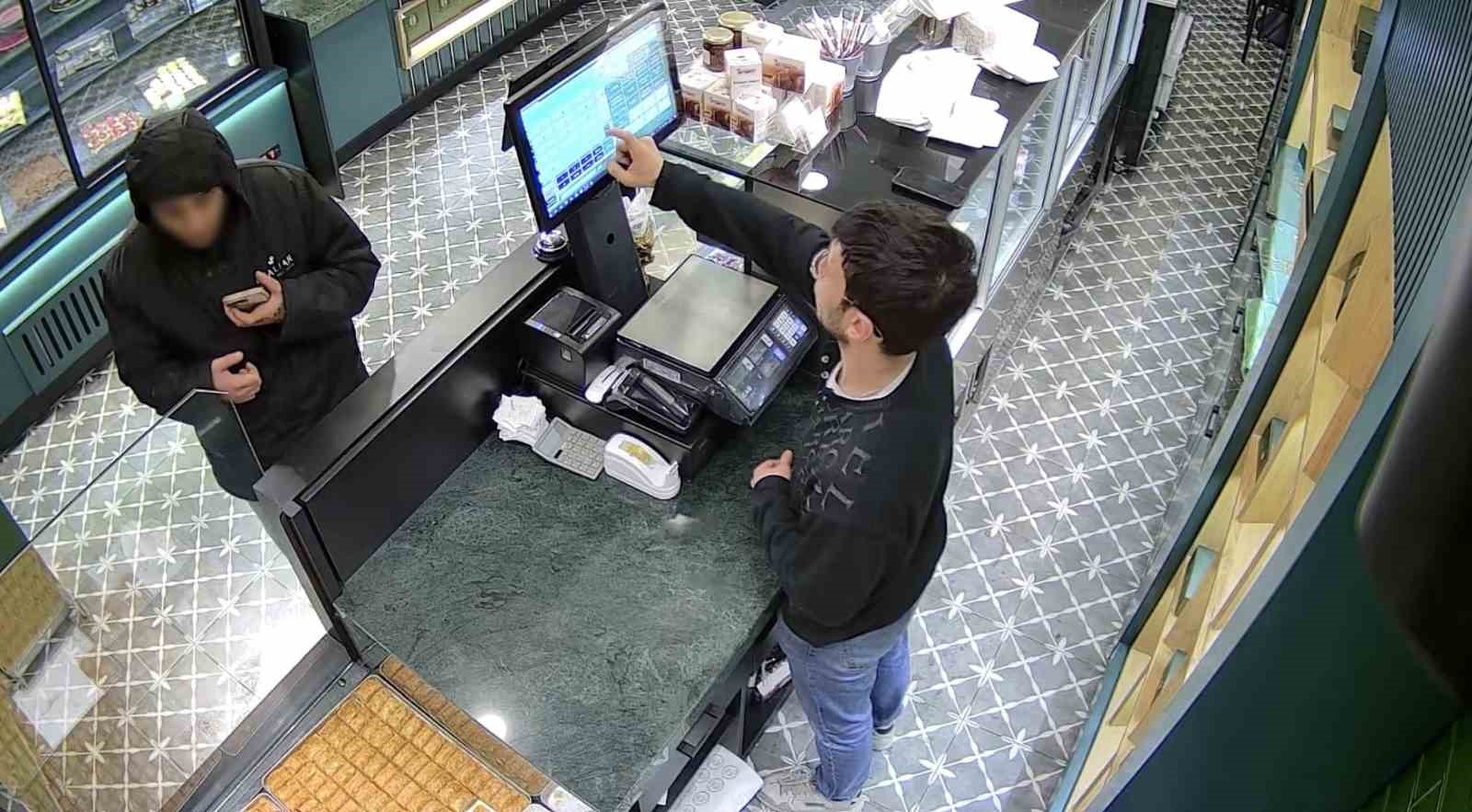 Bayrampaşa’da önce tatlı yedi, sonra hesabı ödemeden giderken iş yeri sahibini tehdit etti
