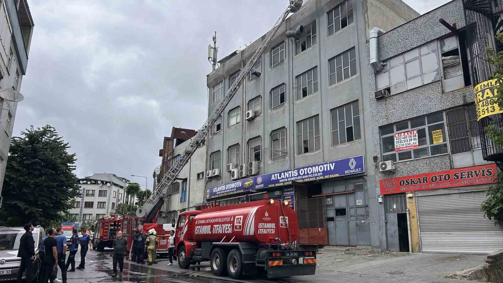 Bayrampaşa’da plastik eşya üretim atölyesinde yangın paniği

