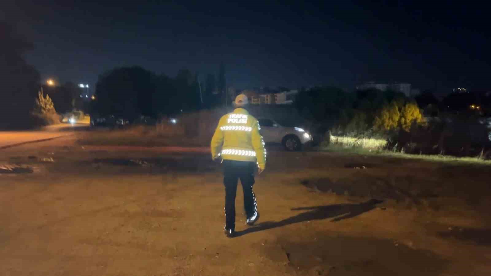 "Ben seyir halinde değilim" dedi, polisi çileden çıkardı
