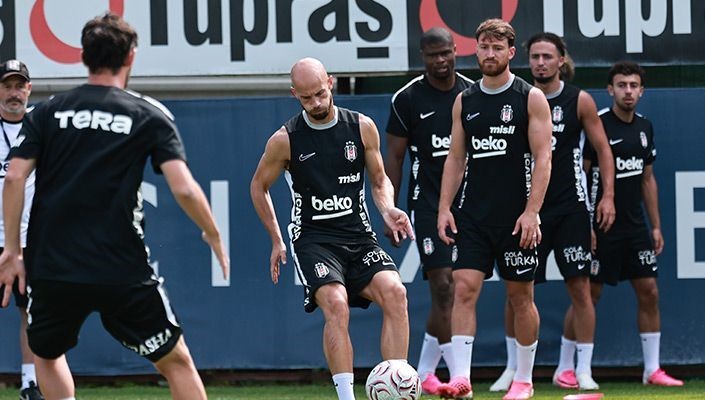 Beşiktaş’ta Leandro Trossard ilk antrenmanına çıktı
