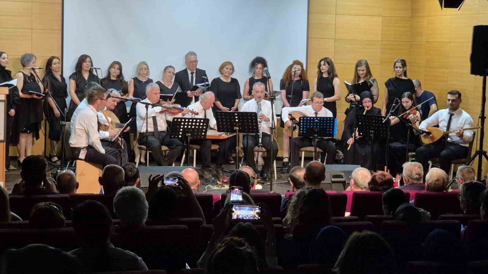 Beyaz önlüklerin bu kez reçetesi müzik oldu
