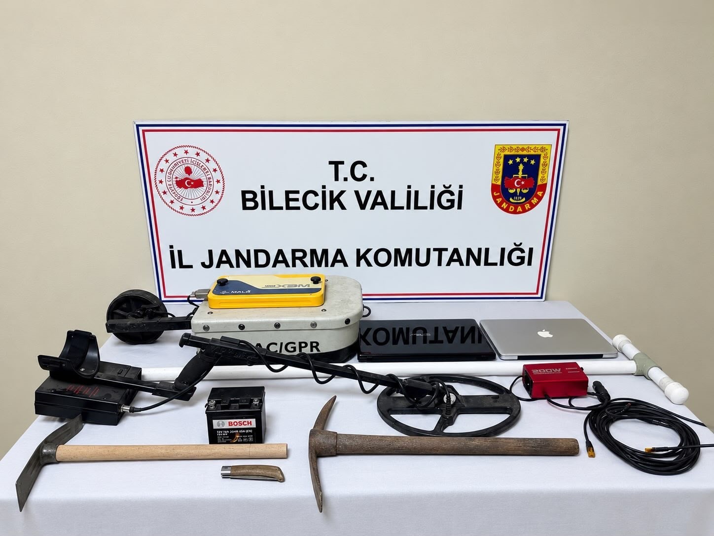 Bilecik’te 4 kişi define ararken suçüstü yakalandı
