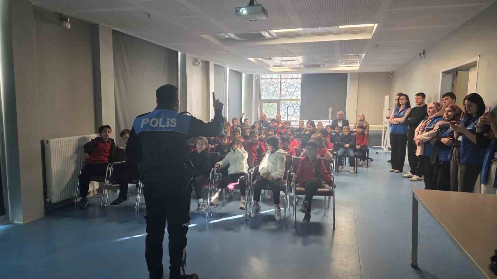Bilecik’te 48 öğrenciye güvenlik ve akran zorbalığı eğitimi
