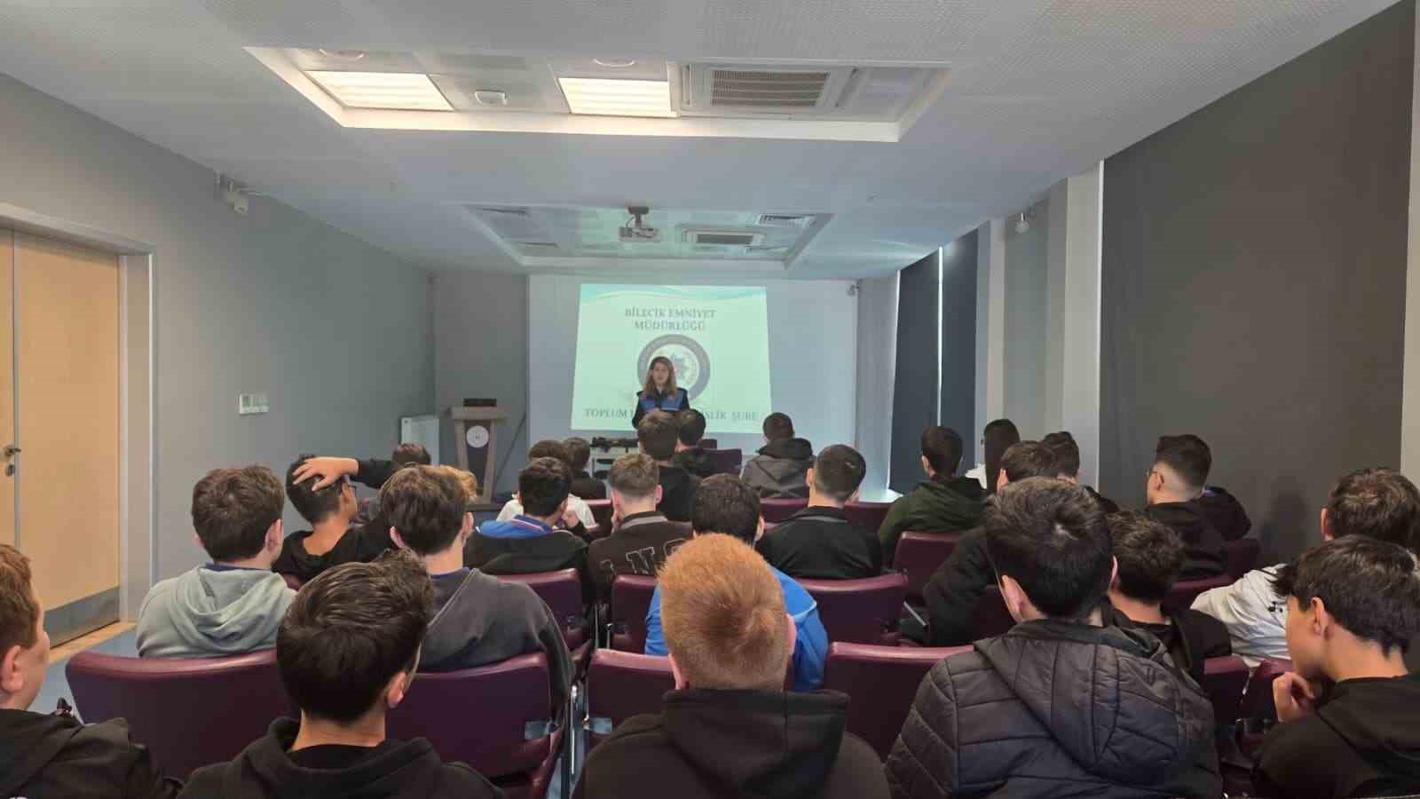 Bilecik’te 95 lise öğrencisine akran zorbalığı eğitimi
