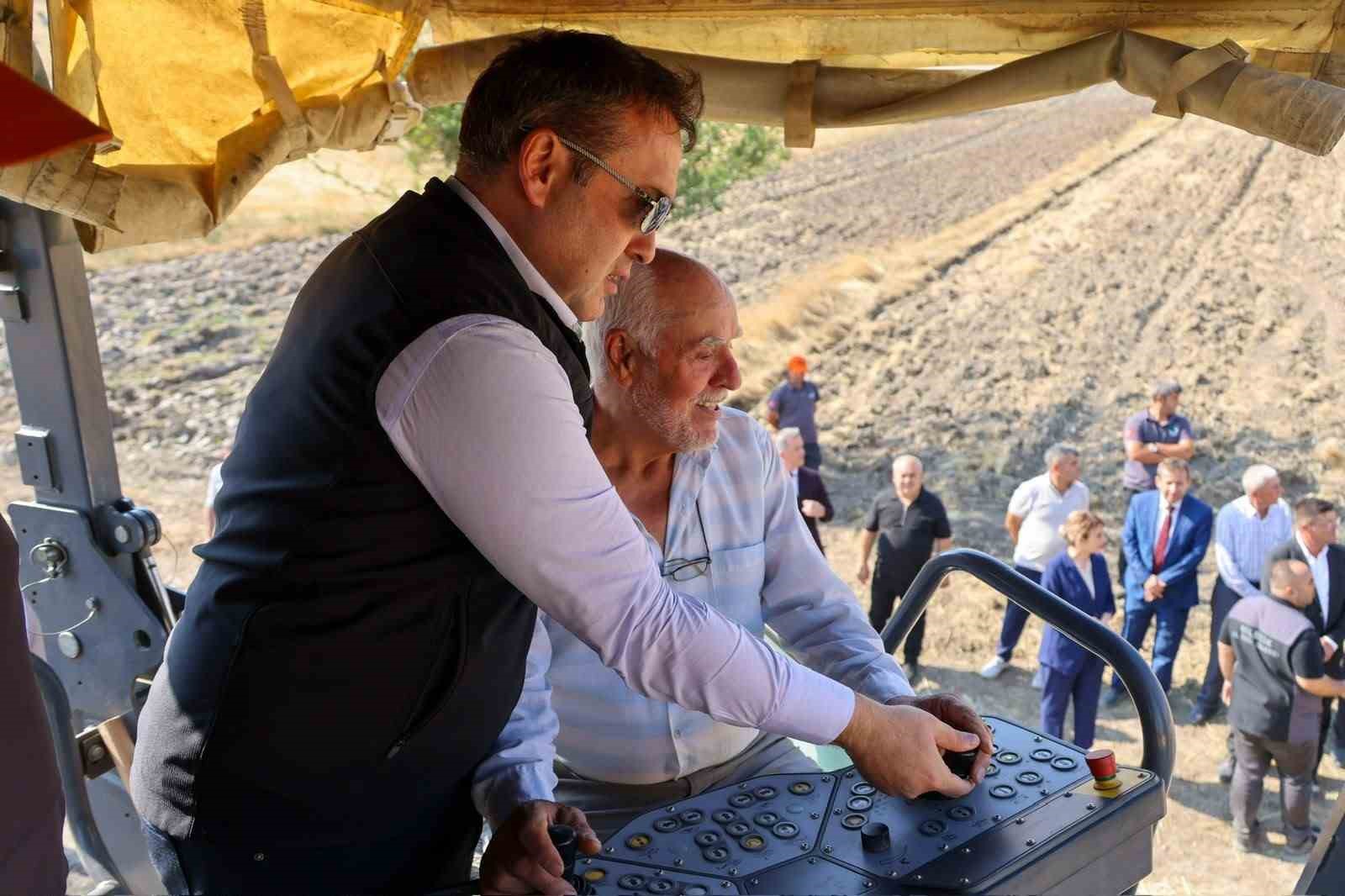 Bilecik’te Göynücek-Düzağaç-Dombayçayır Grup Köy Yolu’na sıcak asfalt atıldı
