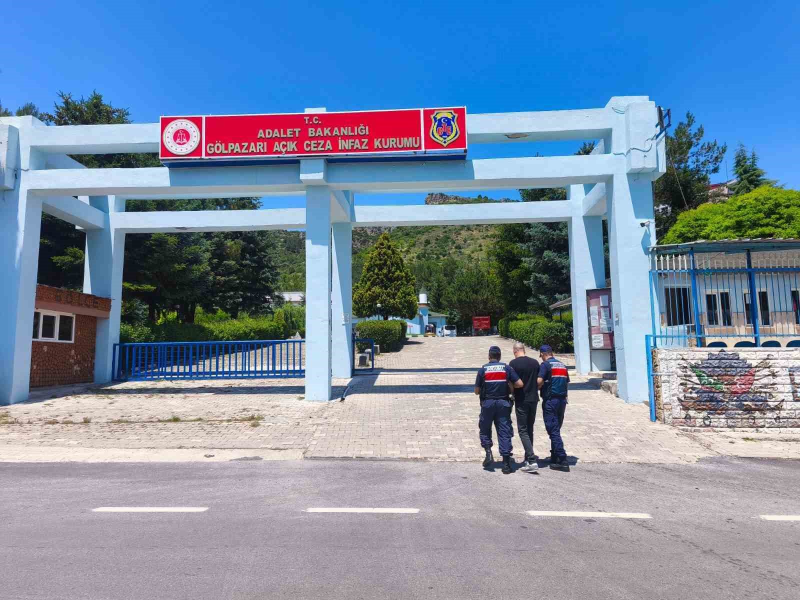 Bilecik’te ’Hakaret’ suçundan aranan şahıs yakalanarak, cezaevine teslim edildi

